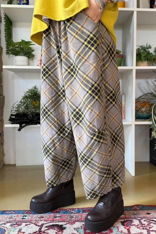 Arbi Needlecord Tartan Barrel Pant Mocha
